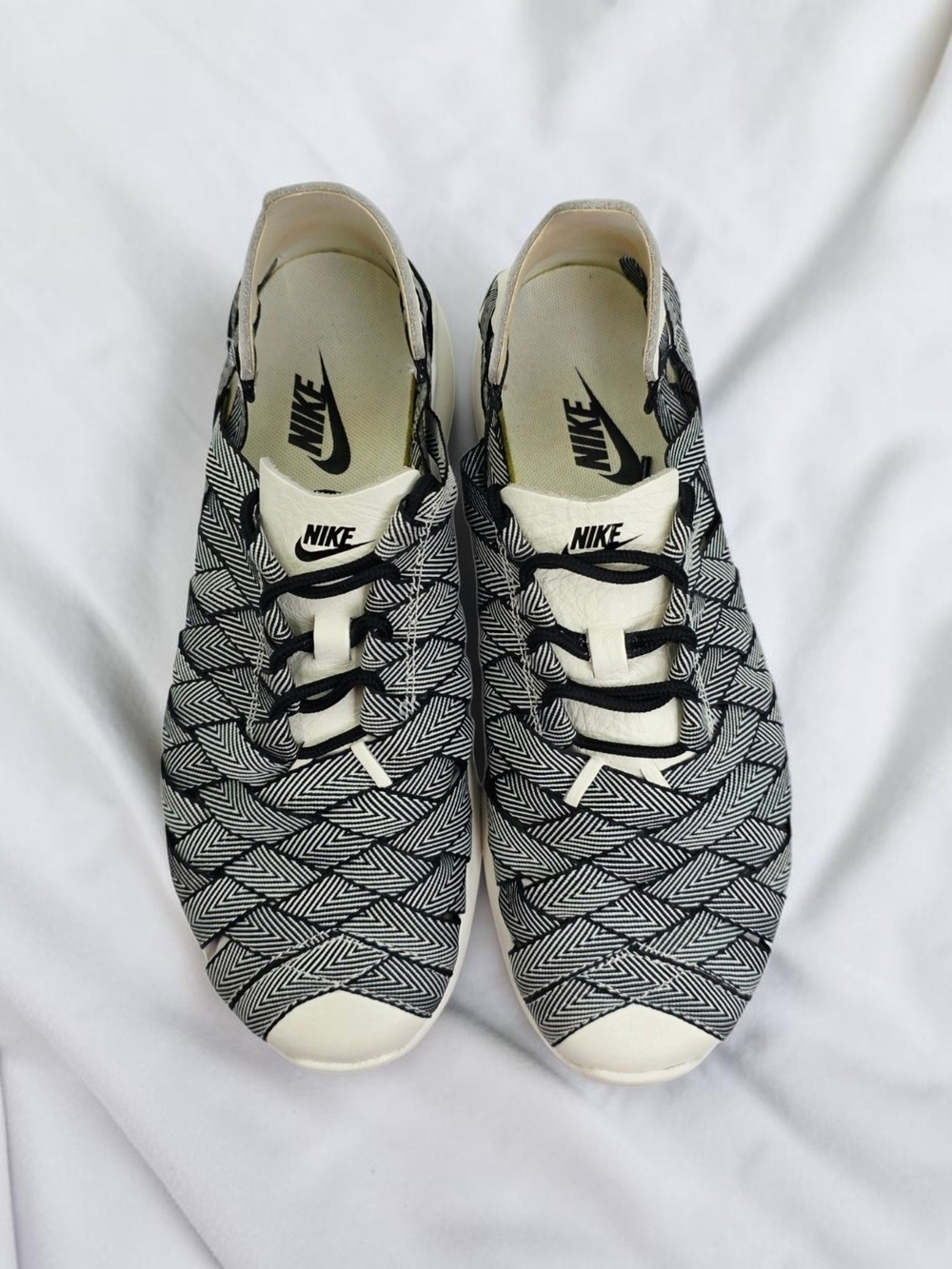 Nike Women's Juvenate Woven Premium Black/White Sneakers Size 8.5